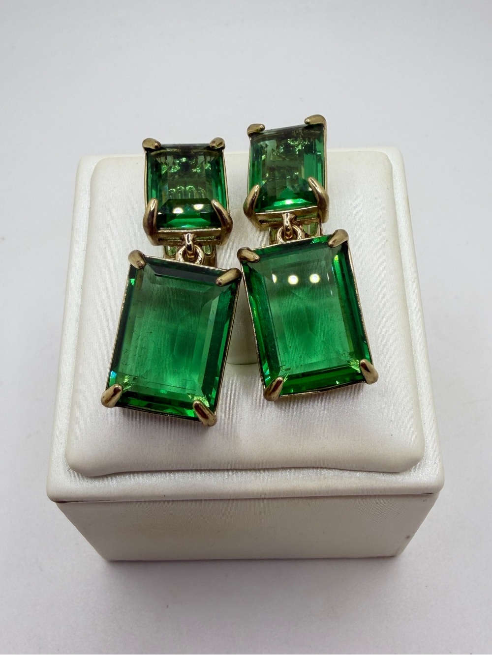 Heidi Daus "HOT ROCKS" Erinite Glass and gold tone CLIP ON earrings! - Picture 8 of 14